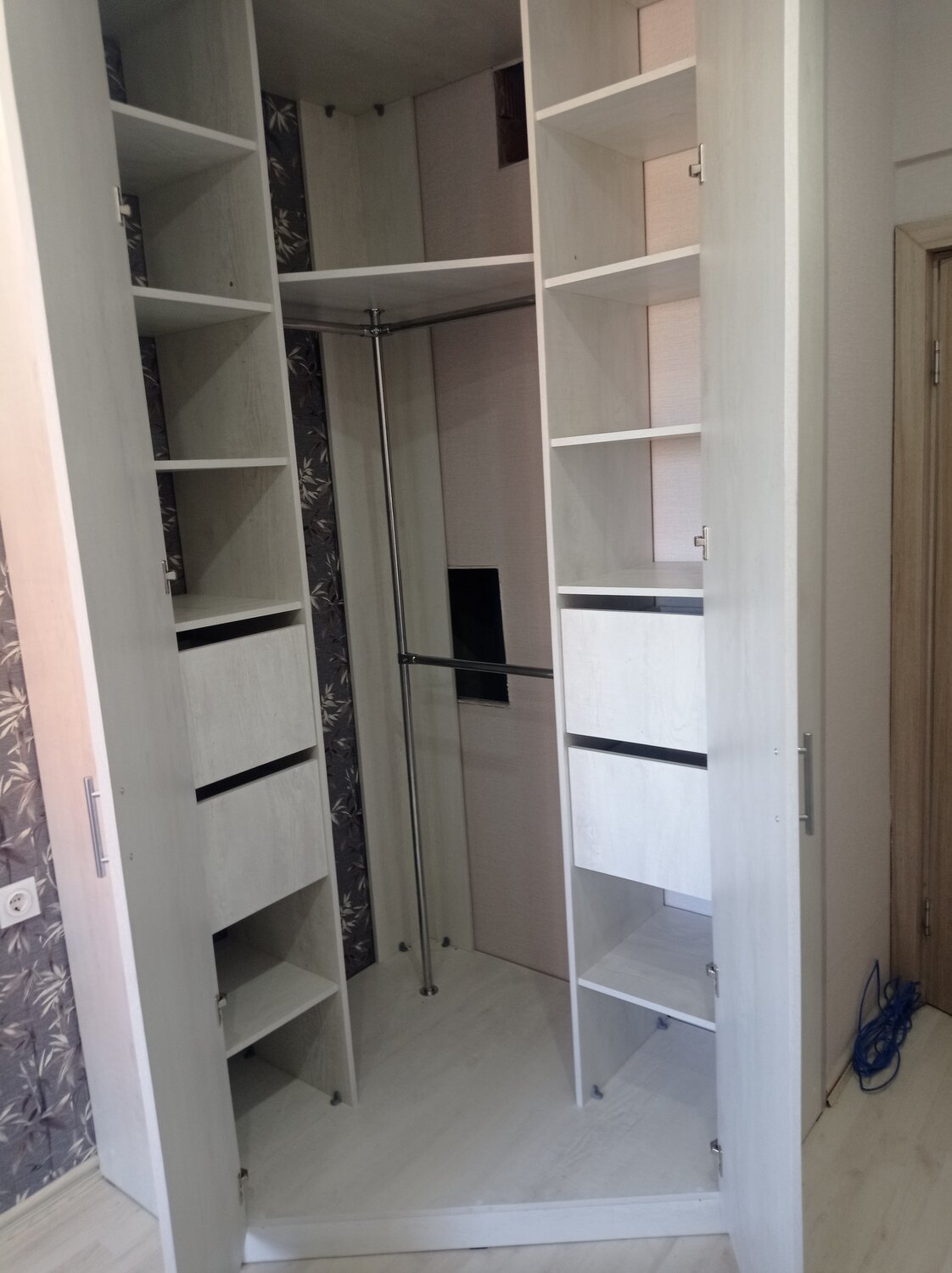 гардеробная угловая, угловой шкаф, угловой встроенный шкаф, шкаф гардеробная, шкаф купе угловой