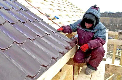 укладка металлочерепицы, монтаж металлочерепица, кровельные работы, монтаж кровли из металлочерепицы, монтаж металлочерепицы