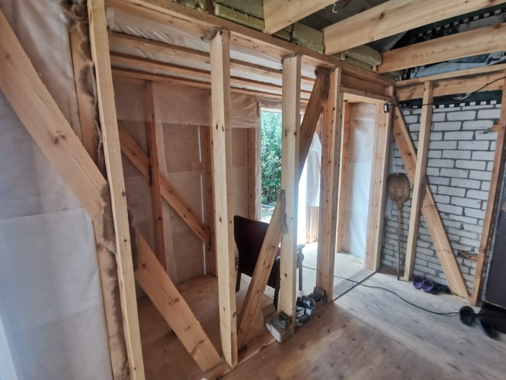 перегородка в каркасном доме, стена в каркасном доме, укосина в каркасном доме, каркасного дома, каркасная бытовка