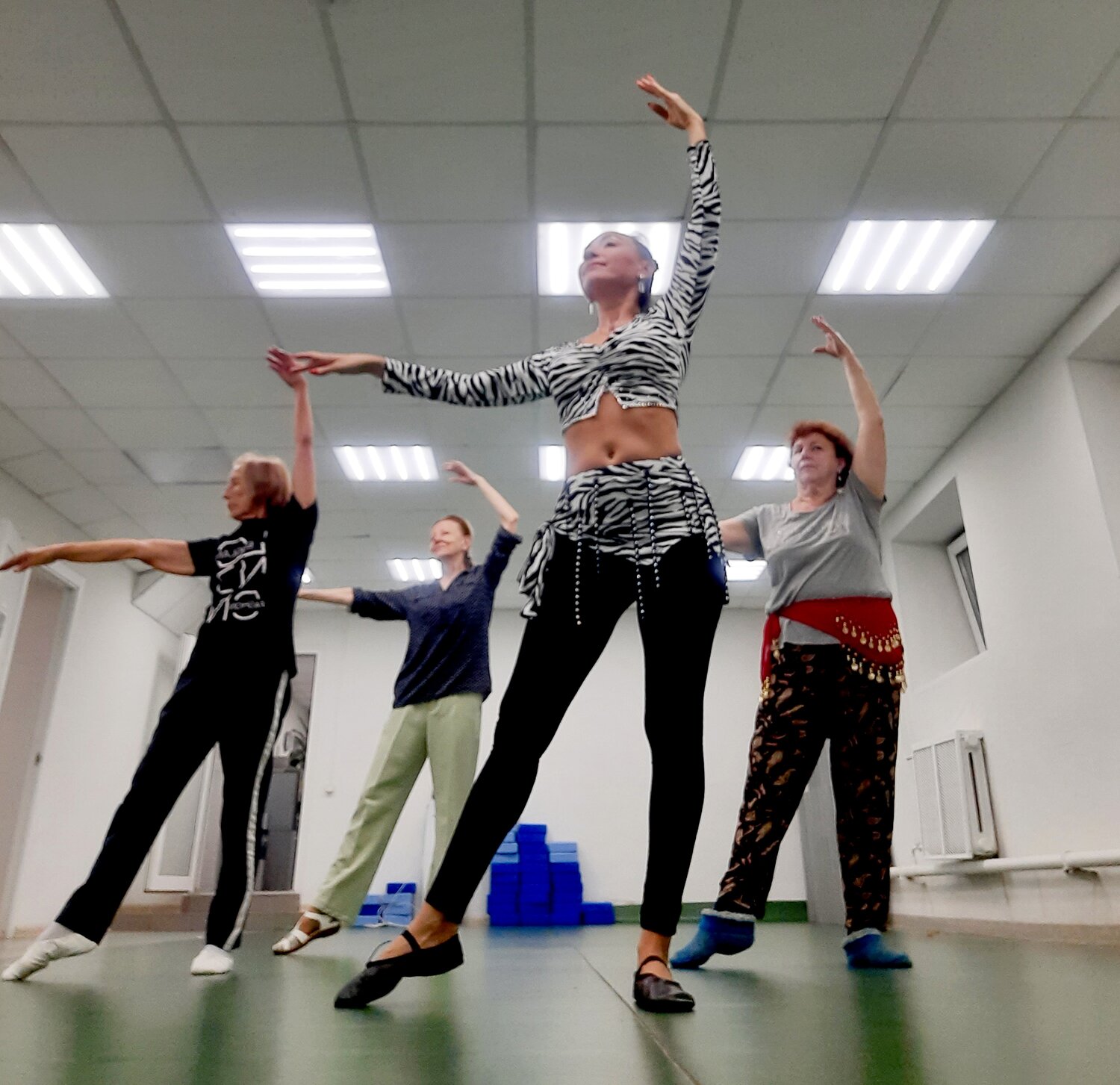 бальные танцы московское долголетие, танцевальная аэробика, московское долголетие танцы, танцы для девушек, танцы для взрослых