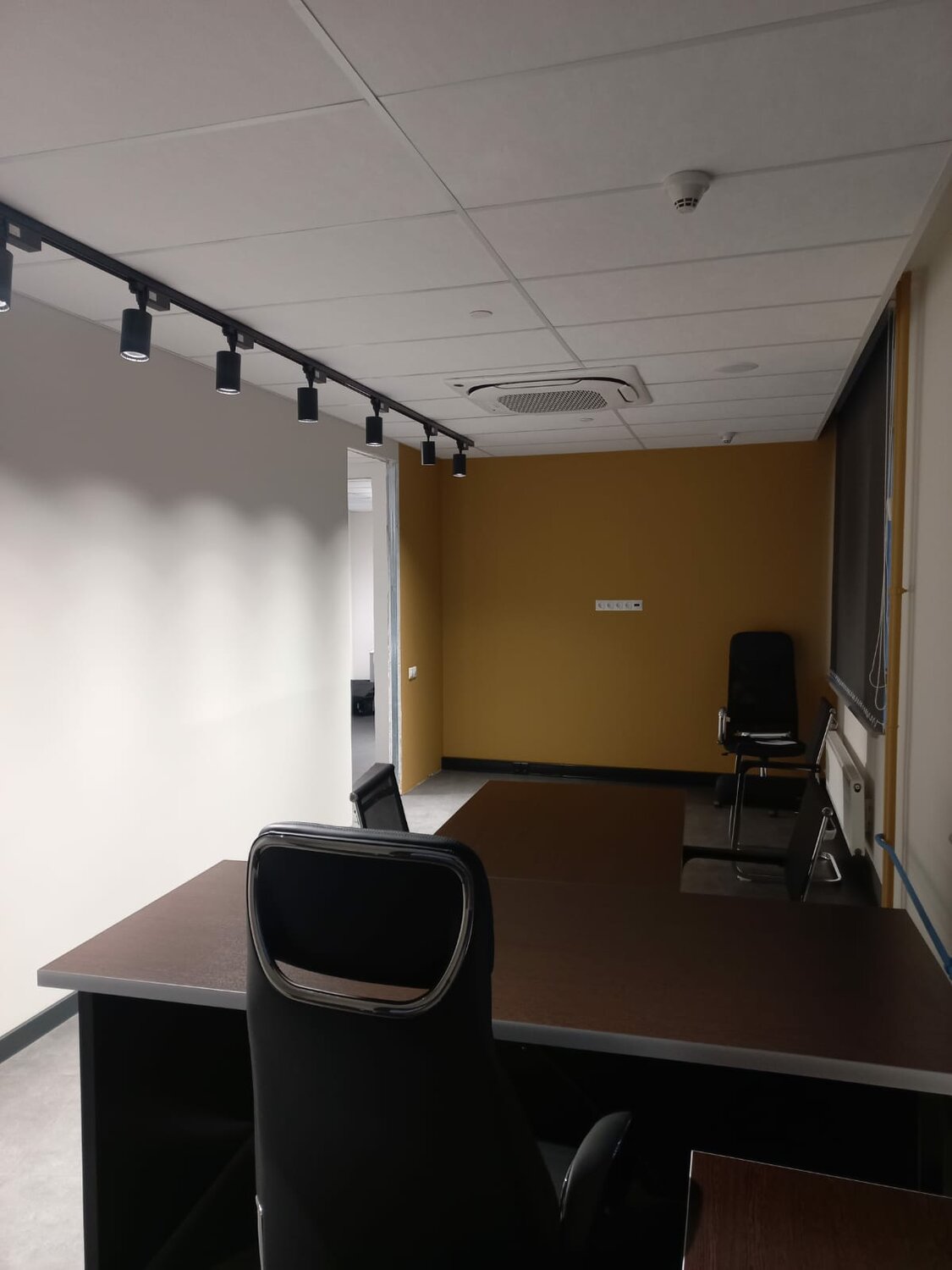 офиса, интерьер офис, офис в современном стиле, интерьер, освещение офиса