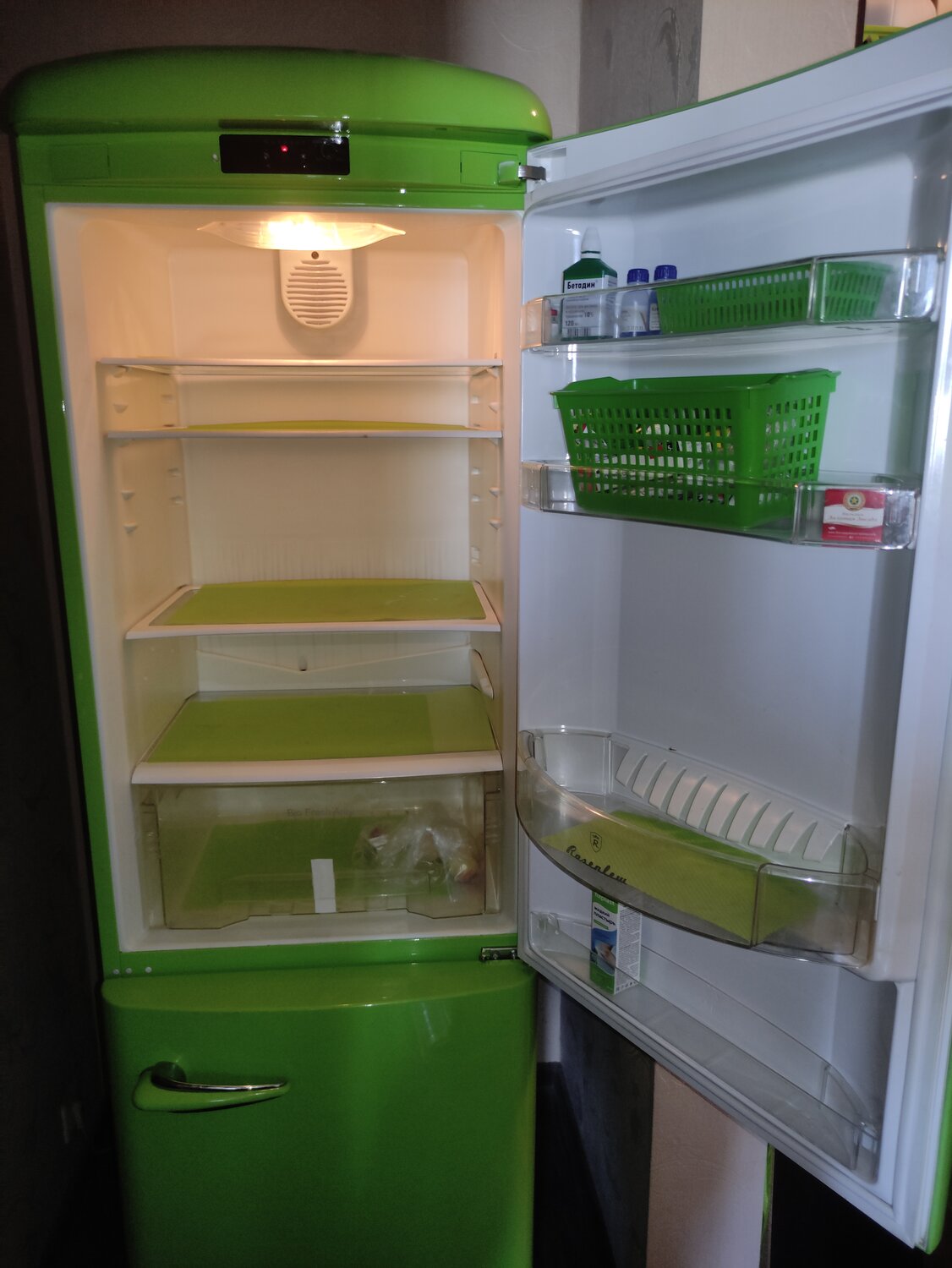 холодильник зеленый, холодильник schaub lorenz slus335g2 зеленый, двухкамерный холодильник schaub lorenz slus 335, холодильник schaub lorenz slu, холодильник