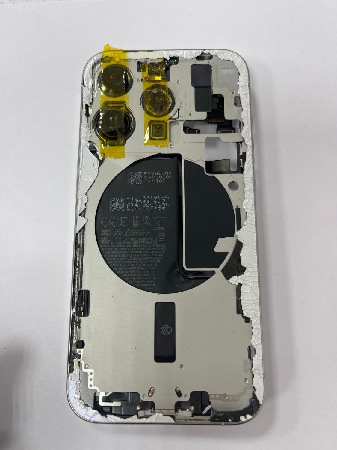 ремонт телефон, iphone 11 teardown, айфон в разборе, разобранный айфон, задняя крышка айфон 12 мини