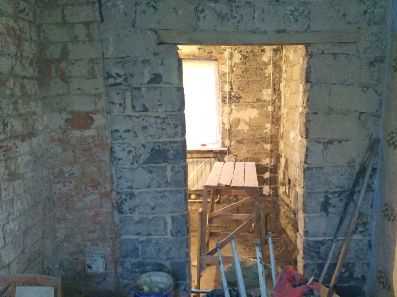 выровнять стены, дом в, штукатурка стен, дом из керамзитных блоков, кирпичные дома