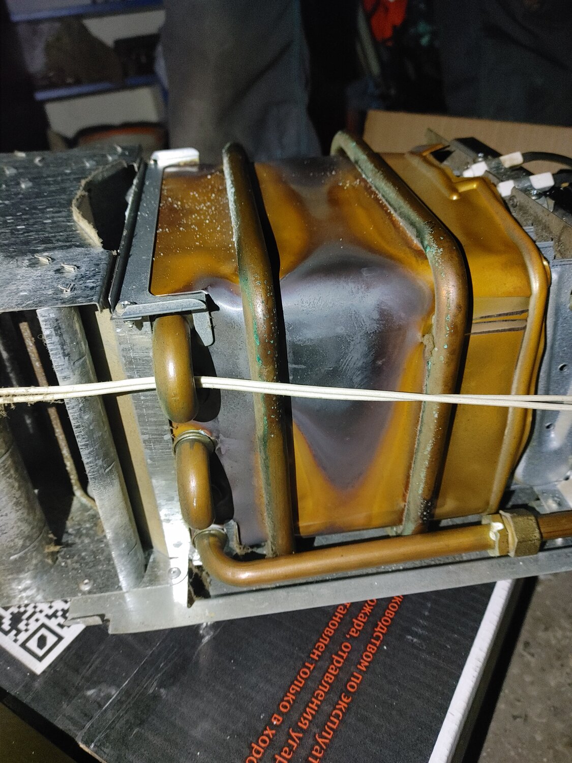 теплообменник газовой колонки, теплообменник для колонки газовой нева люкс, прогорел теплообменник в газовой колонке, пайка теплообменника газовой колонки, теплообменник для газового котла