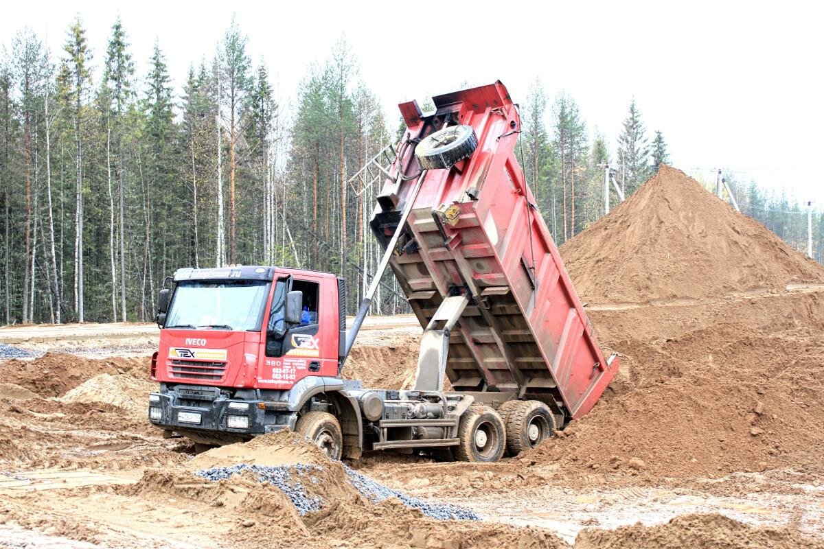 ивеко траккер самосвал, доставка сыпучих материалов, самосвал iveco trakker ad380t38h, вывоз грунта, самосвал ивеко