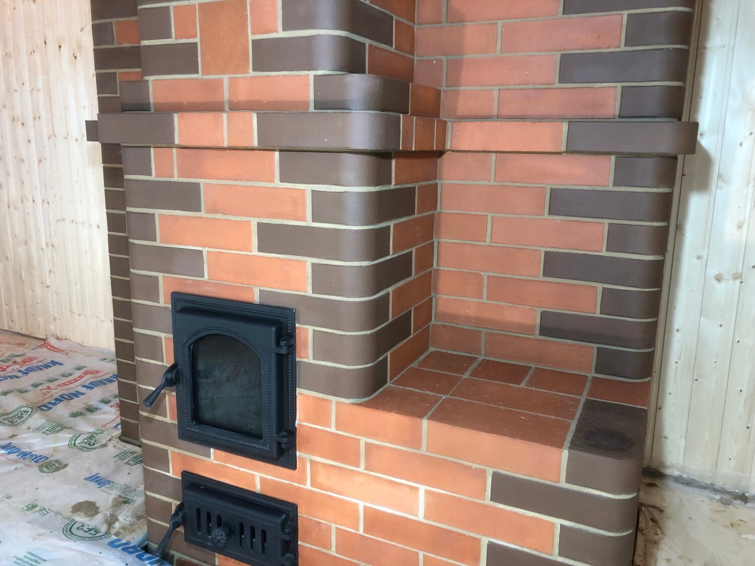 кирпичная банная печь с закрытой каменкой, отопительная печь из кирпича, кирпичная печь, банная печь из кирпича, кирпичная печь голландка