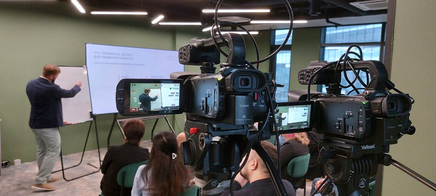 режиссер, журналист, пресс конференции, мероприятие, ведущая мероприятий