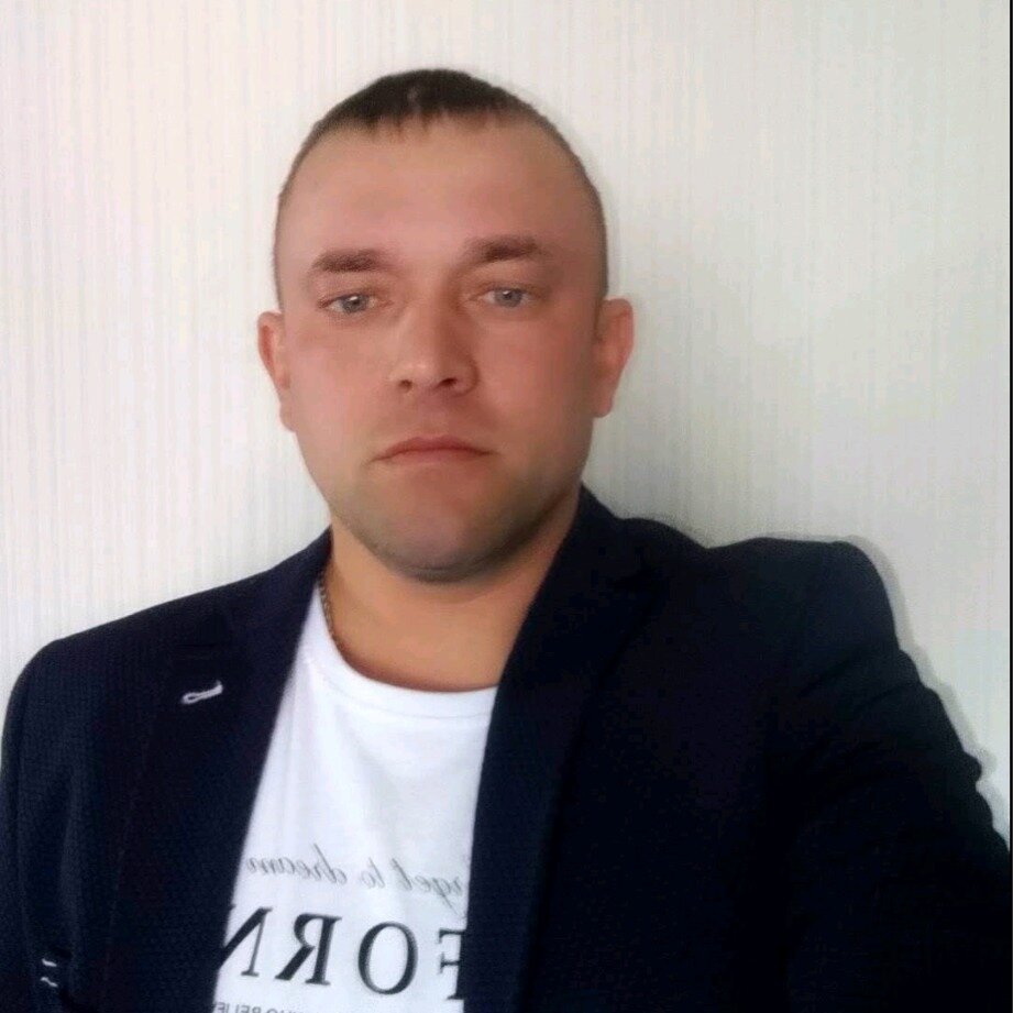 Антон Неустроев