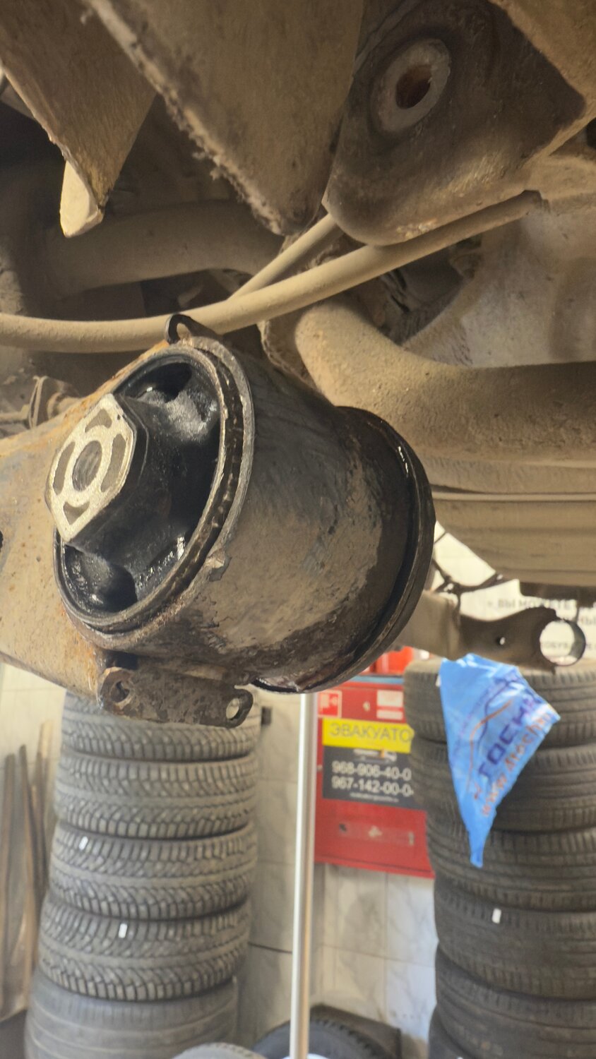 сайлентблок заднeй балки, замена сайлентблоков задней балки, сайлентблоки задней балки опель астра, сайлентблок задней балки форд, замена сайлентблоков задней балки солярис