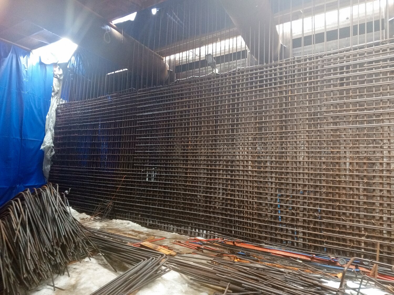 арматурные каркасы, фундамент арматура, армирование монолитной стены, строительство, опалубка перекрытий