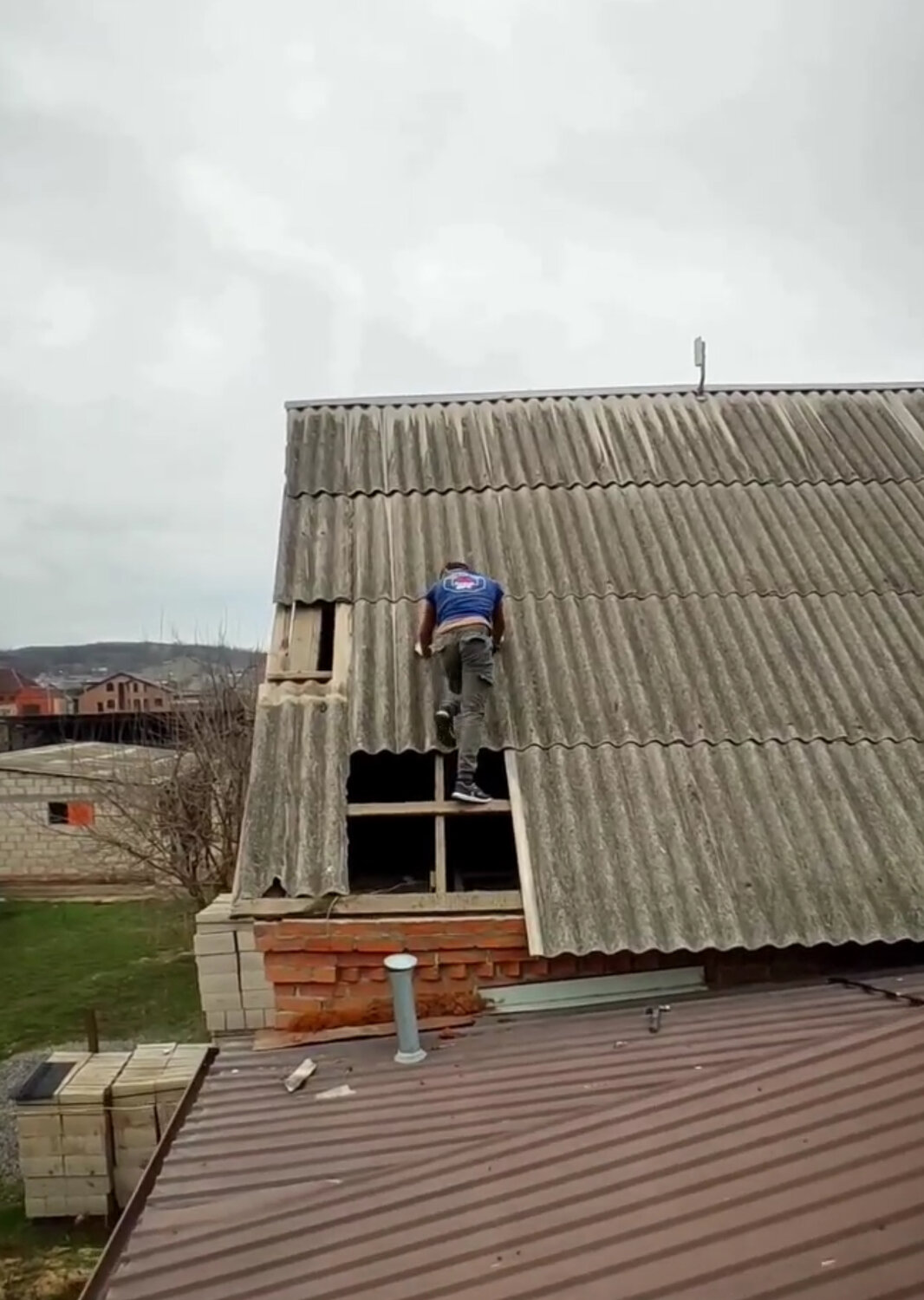 шифер на крыше, кровля из шифера, замена кровли, замена крыши в частном доме, шиферная крыша