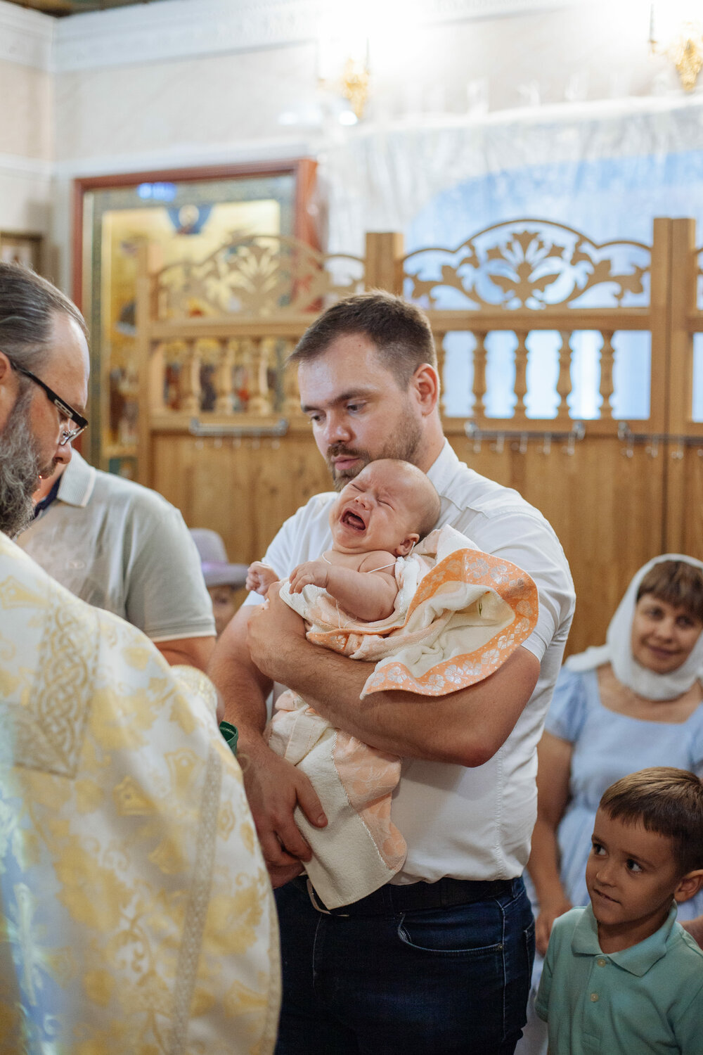крещение детей в церкви, таинство крещения, крещение детей, крещение в храме, крещением