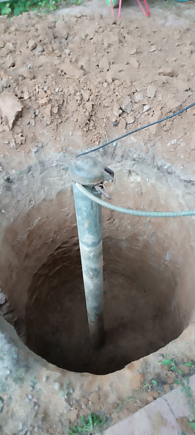 кессон приямок для скважины, обсадная труба кондуктор для скважины, скважинный адаптер обустройство, обустройство скважины для воды, кисон титан обустройство скважины