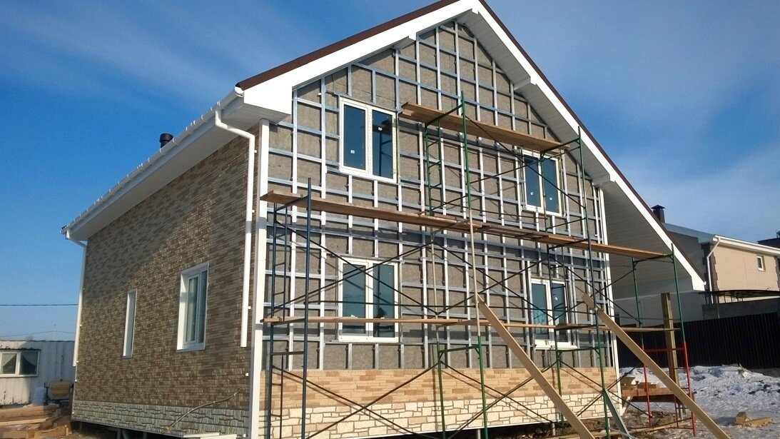 фасадные работы, обшивка домов снаружи, монтаж фасадных панелей альта профиль, отделка фасада, утепление фасада дома снаружи