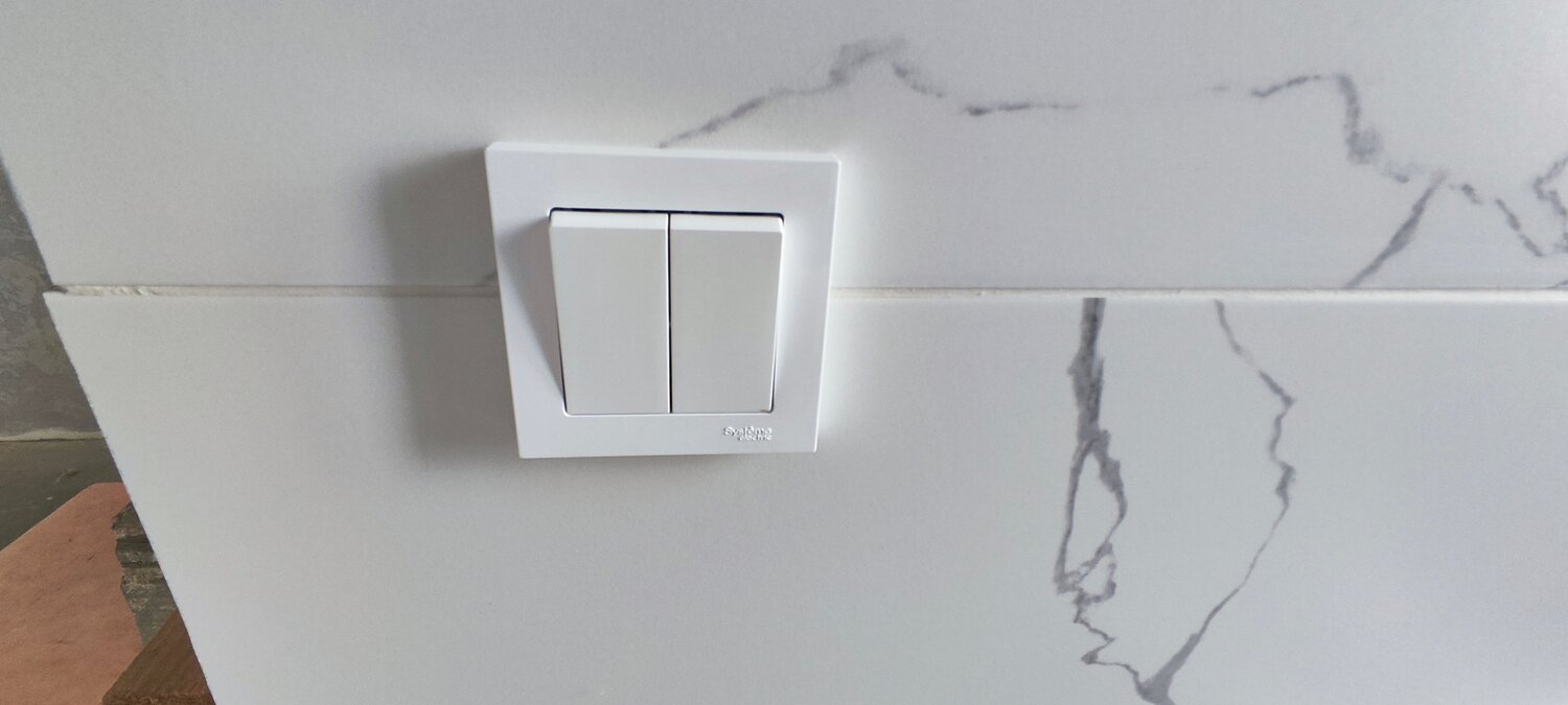 розетка и выключатель, выключатели, выключателей schneider electric atlasdesign, выключатель двухклавишный белый, настенный выключатель