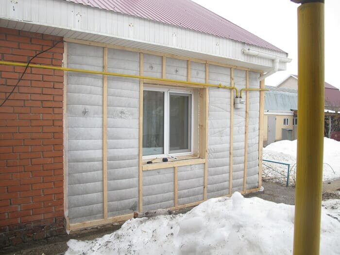 утеплитель под сайдинг, утепление под сайдинг, напыляемый утеплитель тюмень, напыляемый утеплитель для фасада, утепление деревянного дома снаружи минватой под сайдинг