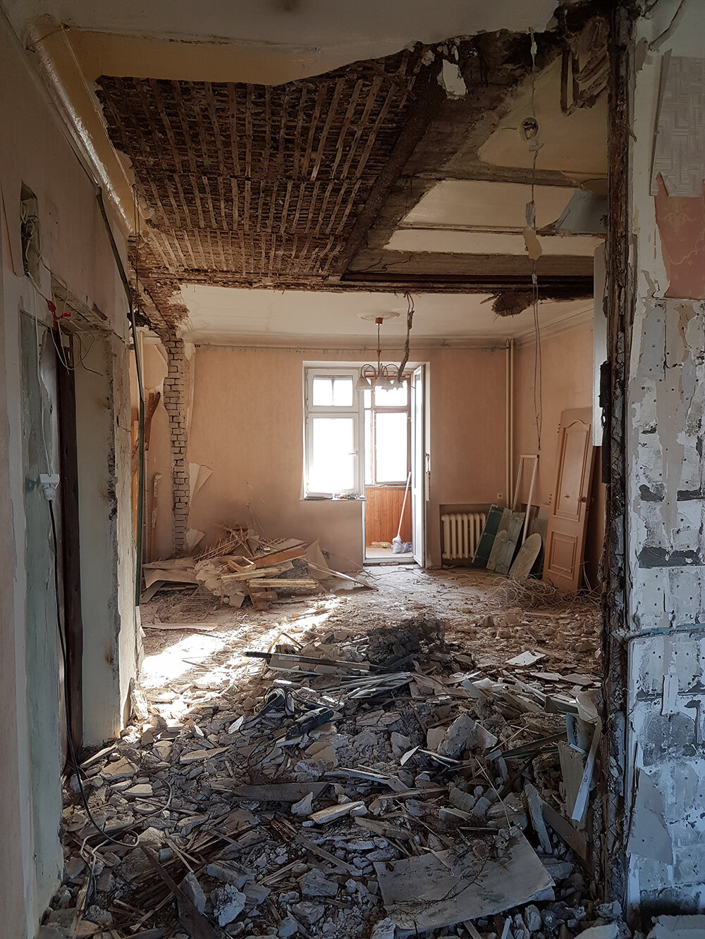 Демонтаж стен и перегородок