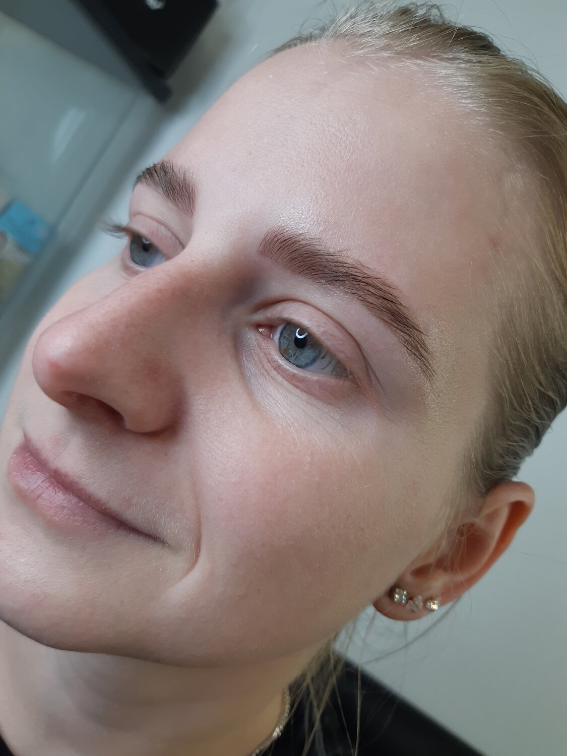 бровь, часть лица, макияж, неудачное окрашивание бровей, person