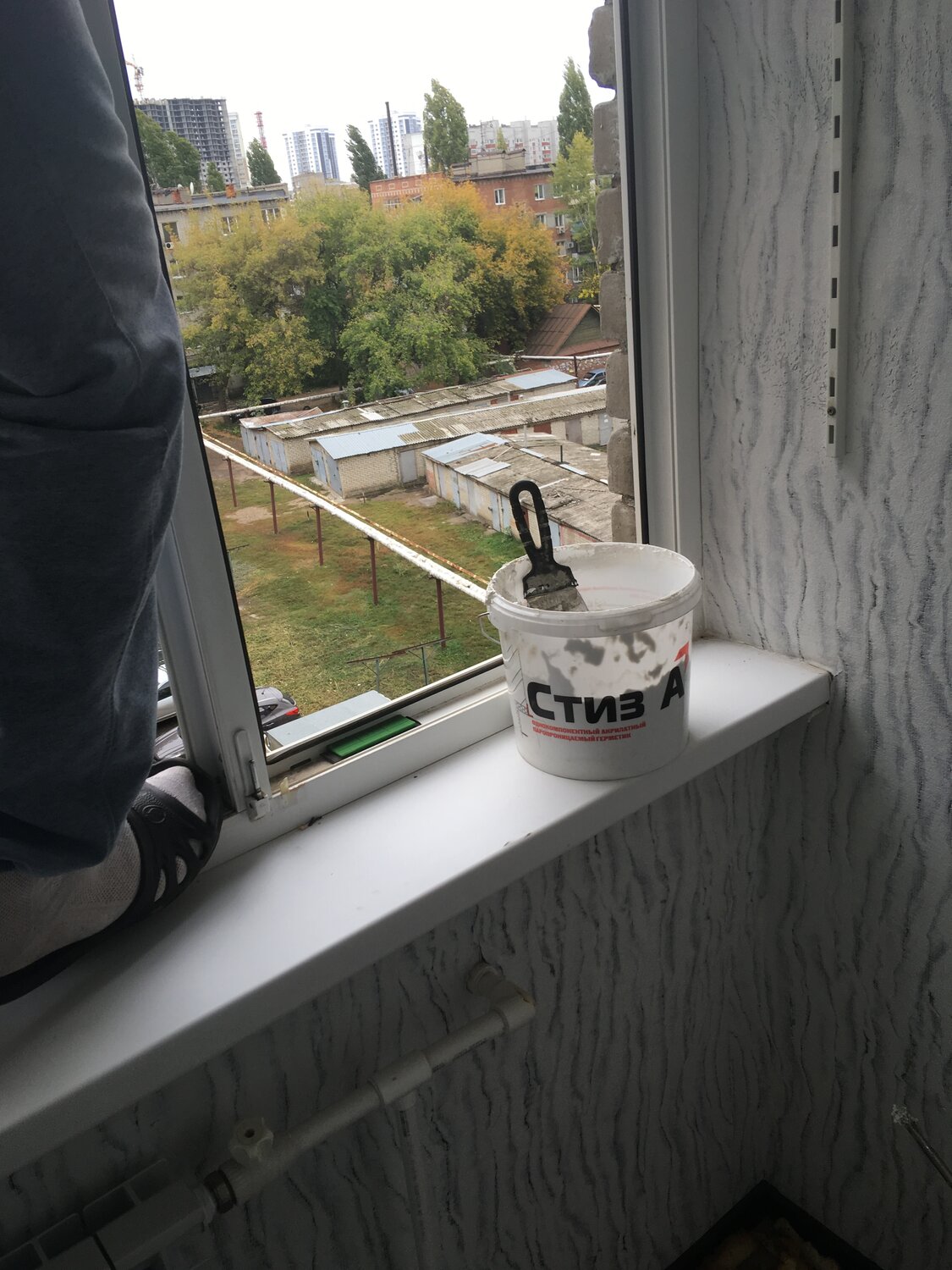 на балконе, окна, монтаж подоконника, пластиковое окно, лоджия