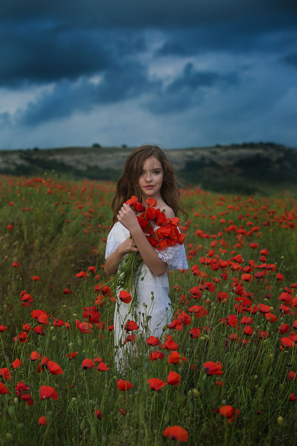 фотосессия в маках с ребенком, фотосессия в маках, профессиональный фотограф в крыму маки, девушка в поле, девушка
