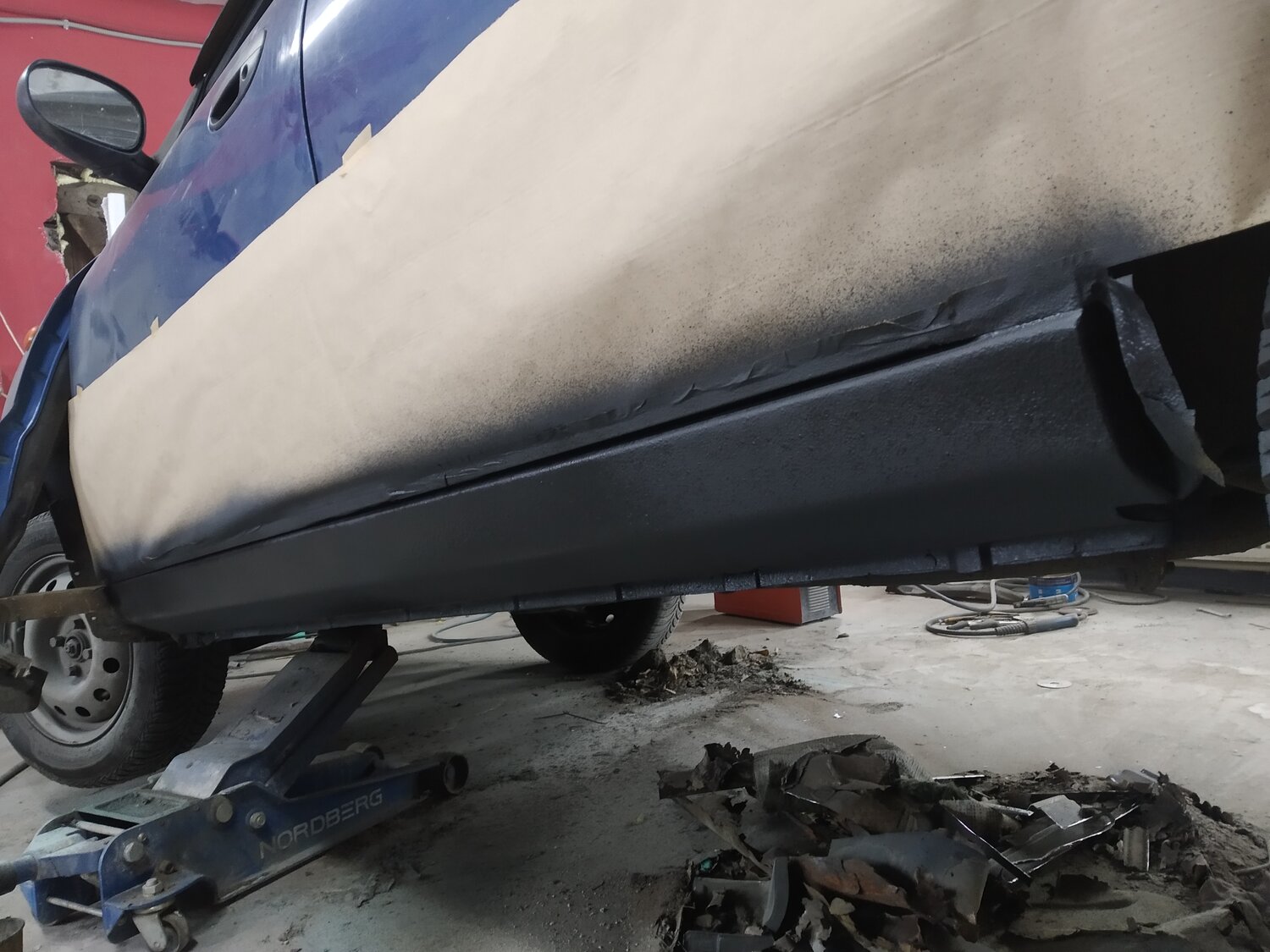 волга сайбер пена в порогах, дэу нубира .замена.порогов, антикор порога ланос, антикор порогов субару импреза, переварка порогов форд фокус 2