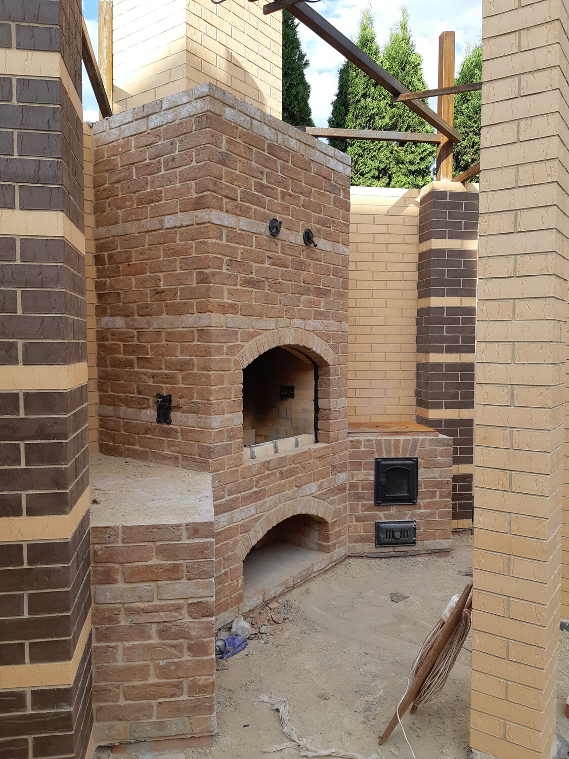 комплекс тандыр мангал печь под казан помпейская печь, кирпичные помпейская печь с плитой с казаном, барбекю из кирпича литос, барбекю из кирпича ручной формовки, барбекю из кирпича выбор кирпича
