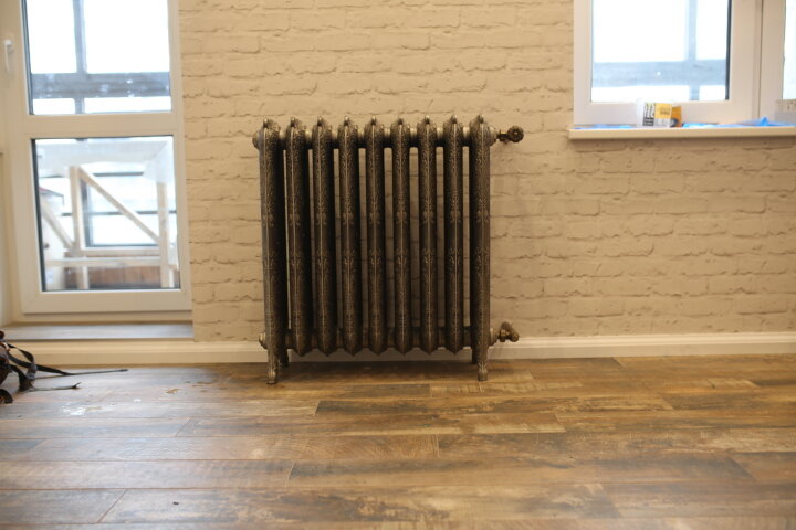 радиатор отопления, чугунные радиаторы в частном доме, старые чугунные батареи, чугунные батареи в деревянном доме, радиатор секционный чугун retrostyle windsor 500