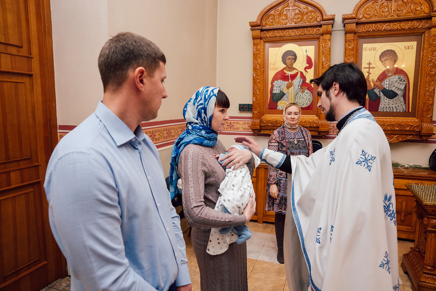 крестины, святое крещение, крещение подростков в церкви, крещение ребенка, митрополия