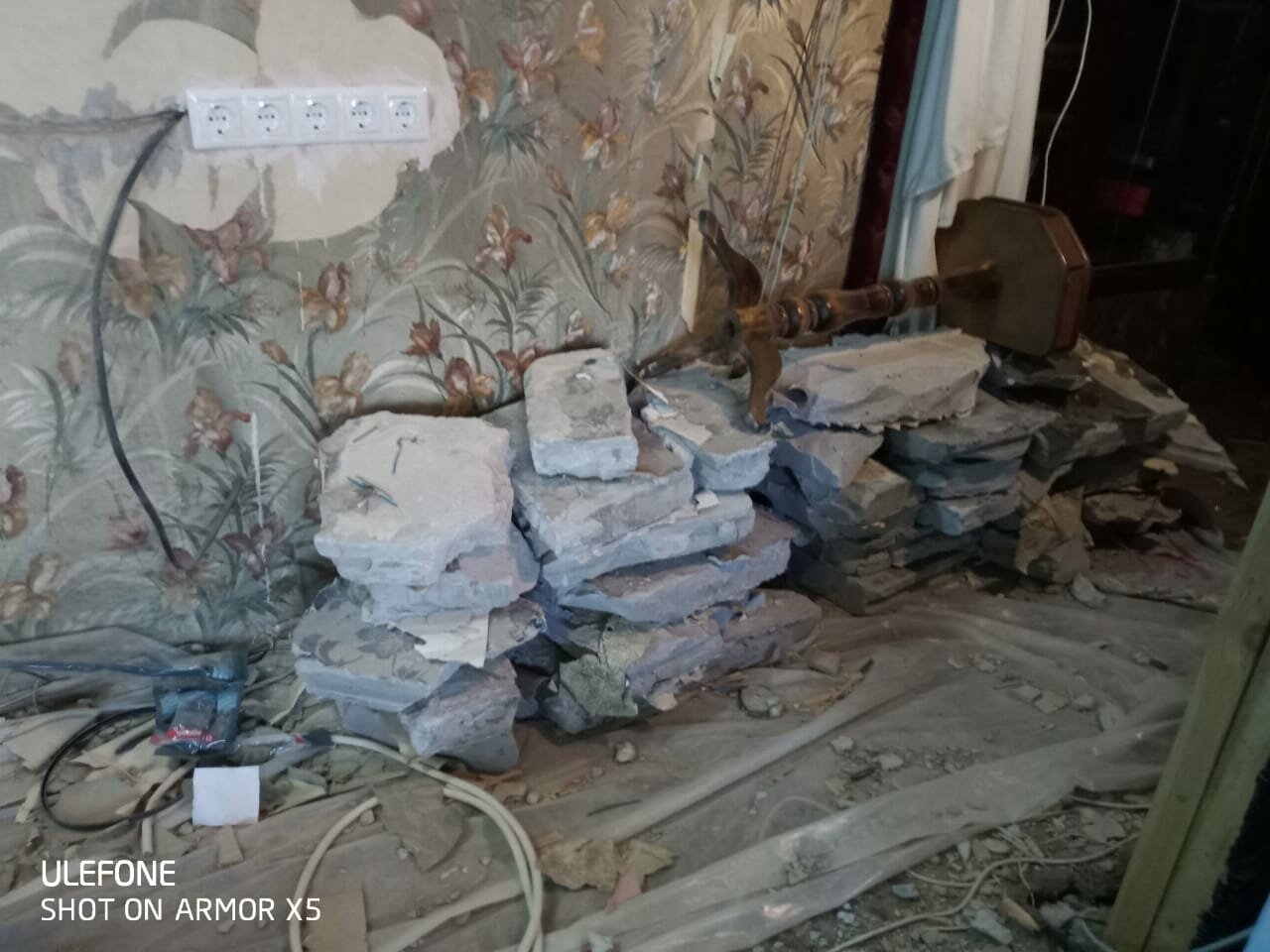 демонтажные работы, демонтаж стен, землетрясение 2003, демонтаж, строительный