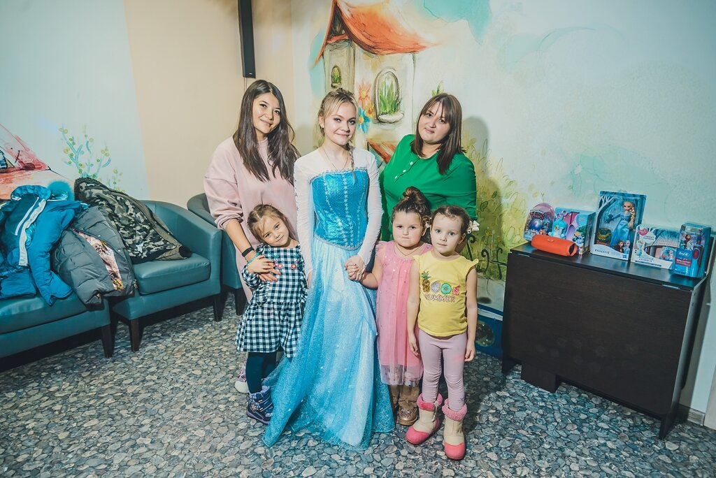 мамы с детьми детский центр, ребёнок, дети, детский праздник, человек