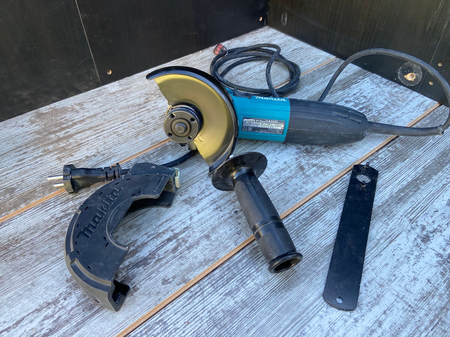 ушм dewalt dwe4051, ушм dewalt 125 в разобранном состоянии, ушм болгарка makita 9554nb (712), полировальная машинка из болгарки