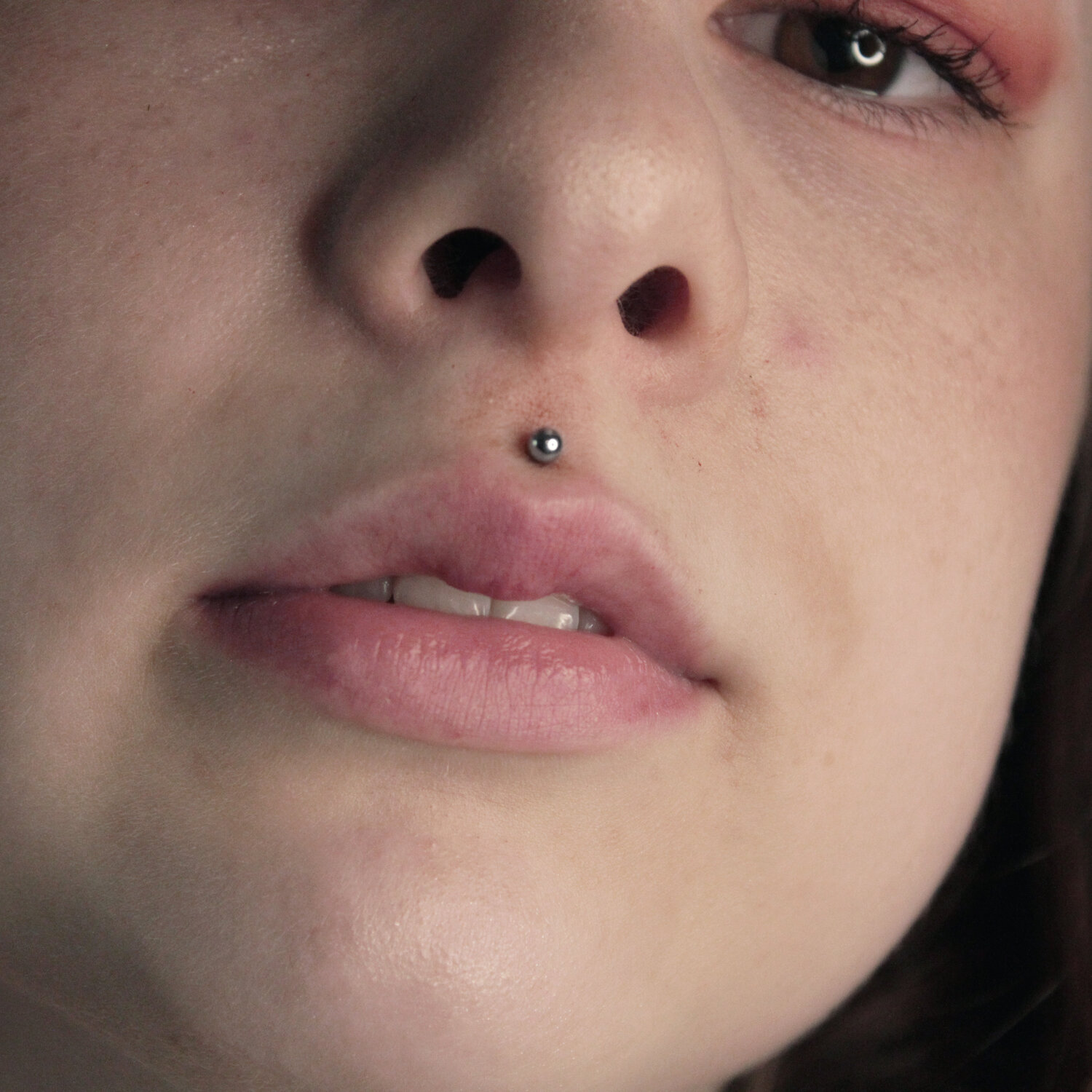 пирсинг, пирсинг лабрет, пирсинг губы, септум красивый, лабрет пирсинг монро