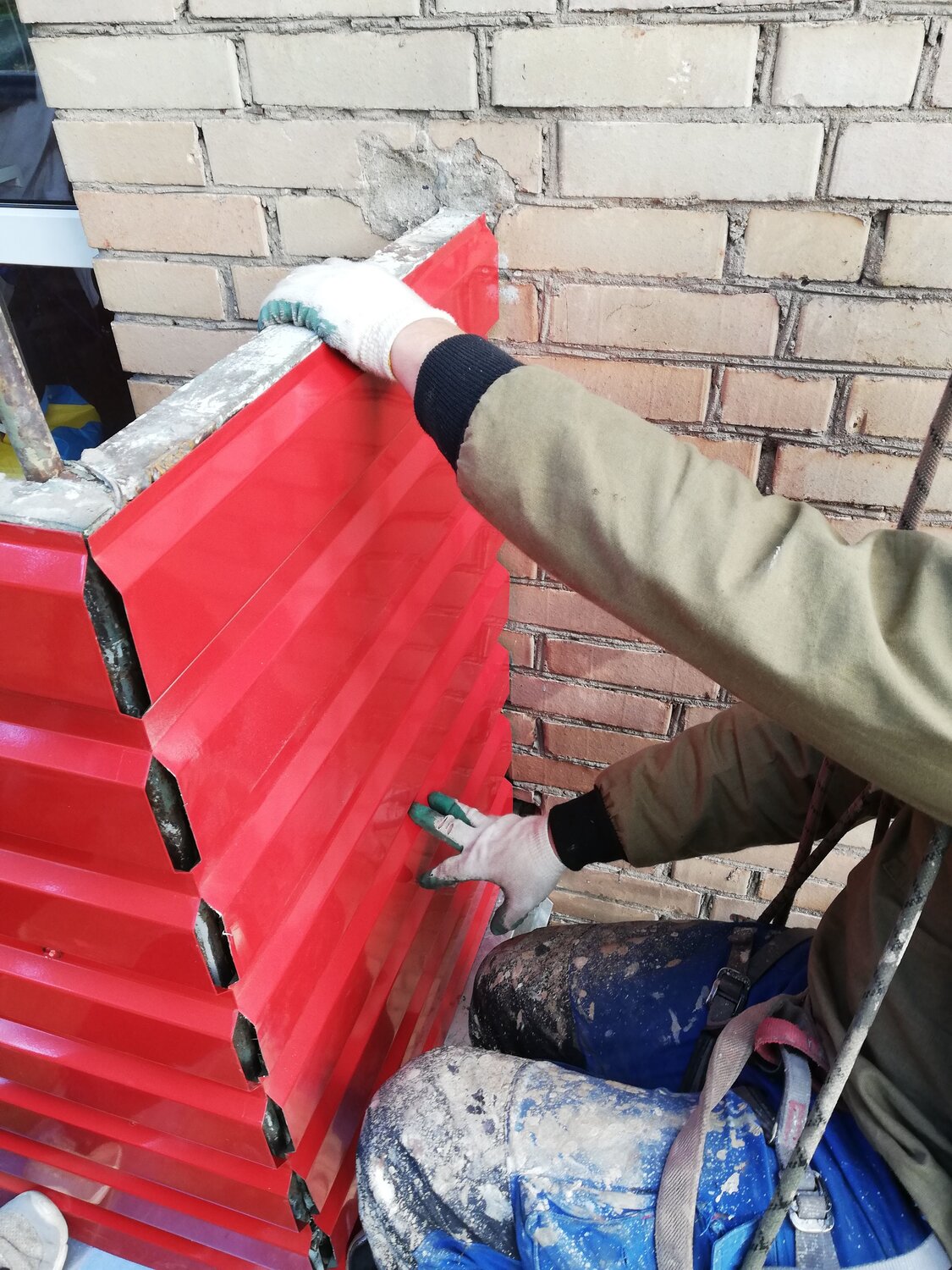 кирпичная кладка, утепление кирпичного дома, утепление дома из кирпича снаружи, крепление фасадных термопанелей, утепление кирпичного дома снаружи
