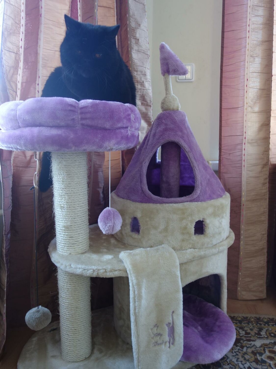 домик-замок trixie my kitty darling, 90см., бежевый/сиреневый., когтеточка домик для кошек, кошачий домик, домик когтеточка, когтеточка комплекс для кошек