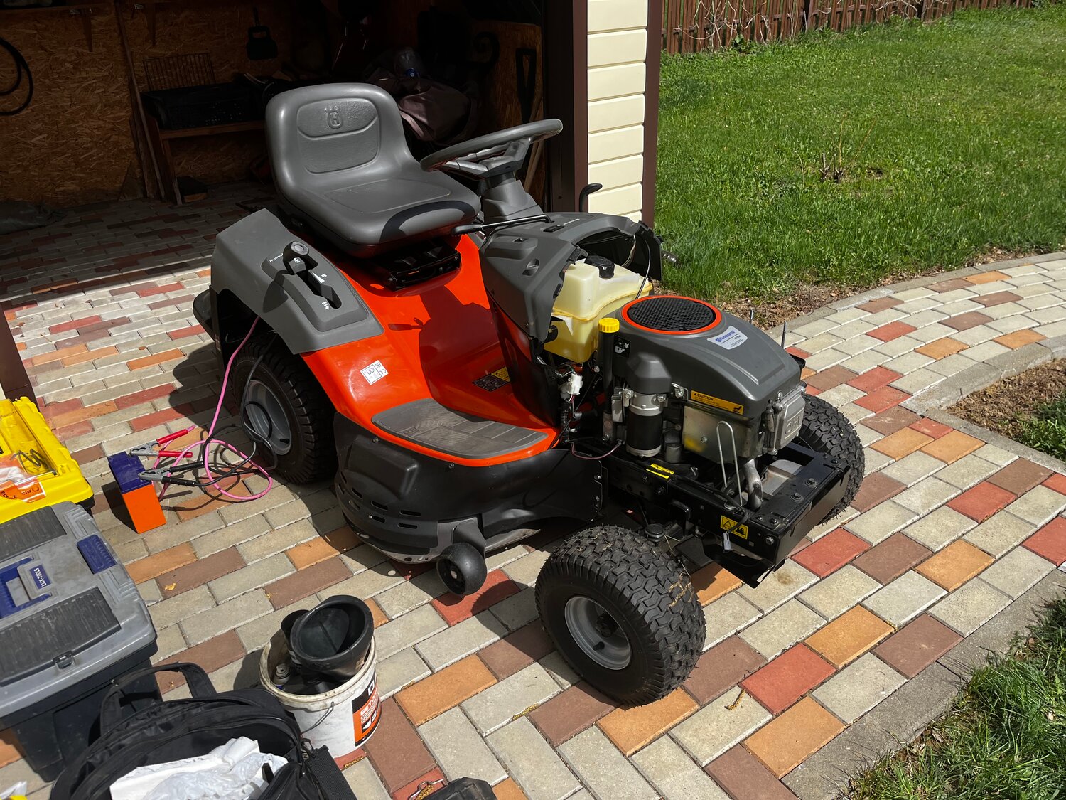 садовый трактор husqvarna tc 138, садовый трактор хускварна, трактор хускварна, трактор газонокосилка, садовый трактор хускварна тс 138