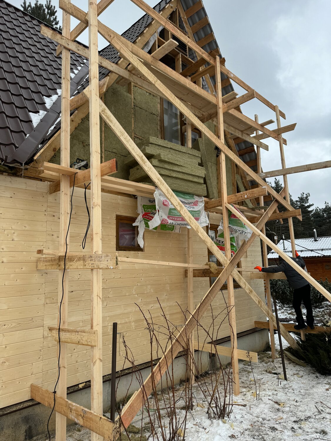 деревянные строительные леса, строительные леса своими руками из дерева, деревянные леса для фасадных работ, строительные леса своими руками из досок, деревянные дом