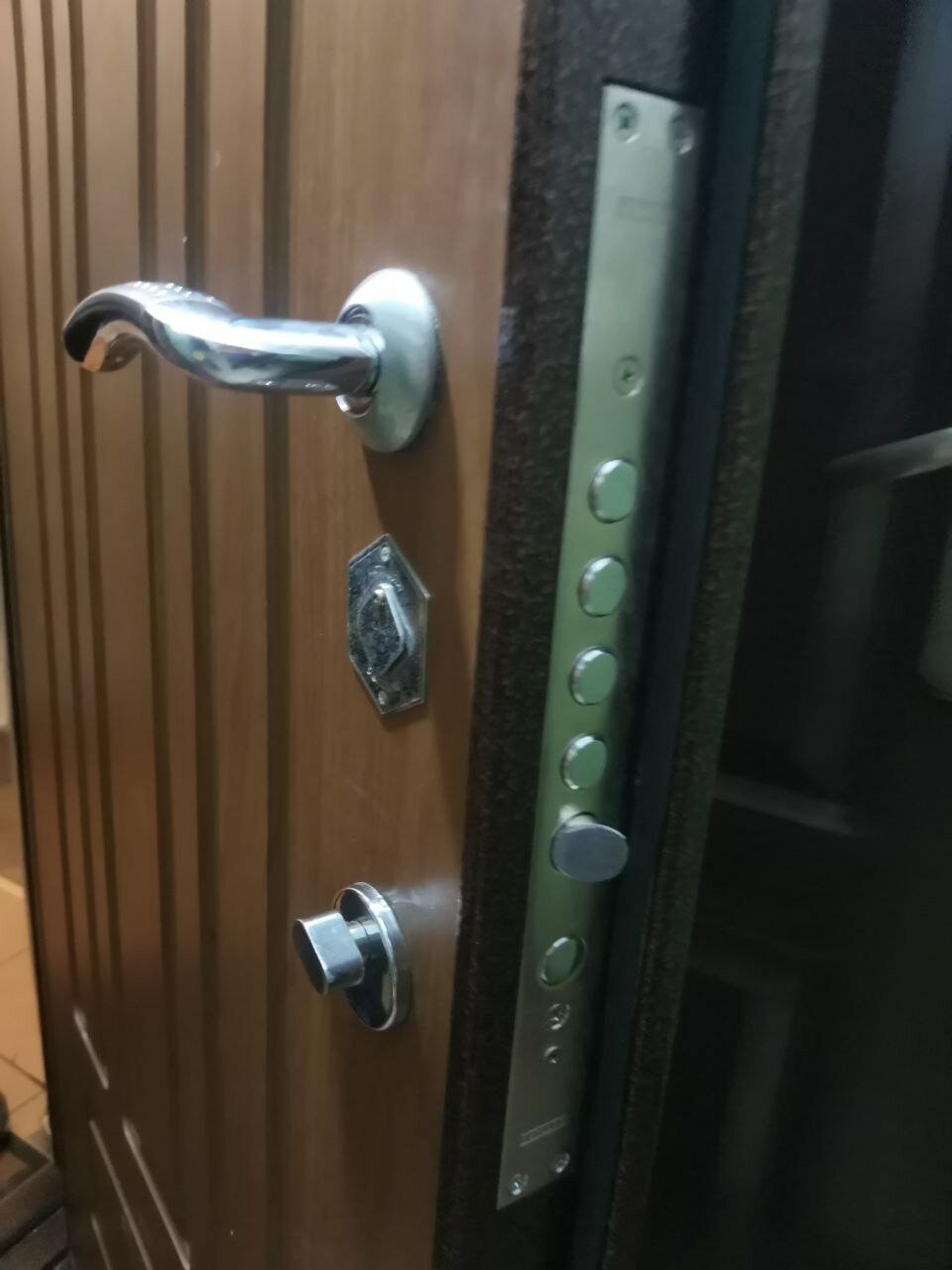 замок на входную металлическую дверь, замок в дверь металлическую, замок с ручкой для металлической двери, замки для входных дверей, дверь