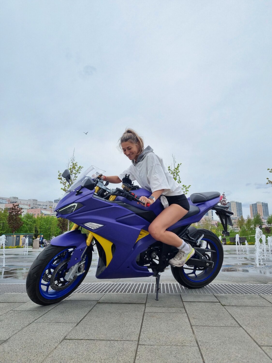 спортивные мотоцикл, мотоцикл женский, девушка на мотоцикл, фотосессия на мотоцикле, мотоцикл