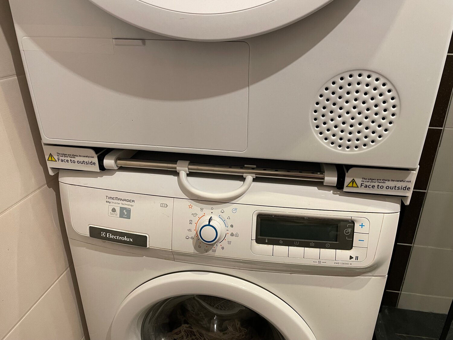 стиральная и сушильная машина в колонне, стиральная и сушильная машина бош в колонну, стиральная машина с сушилкой хайер, сушильная машина над стиральной машиной, стиральная машинка и сушилка