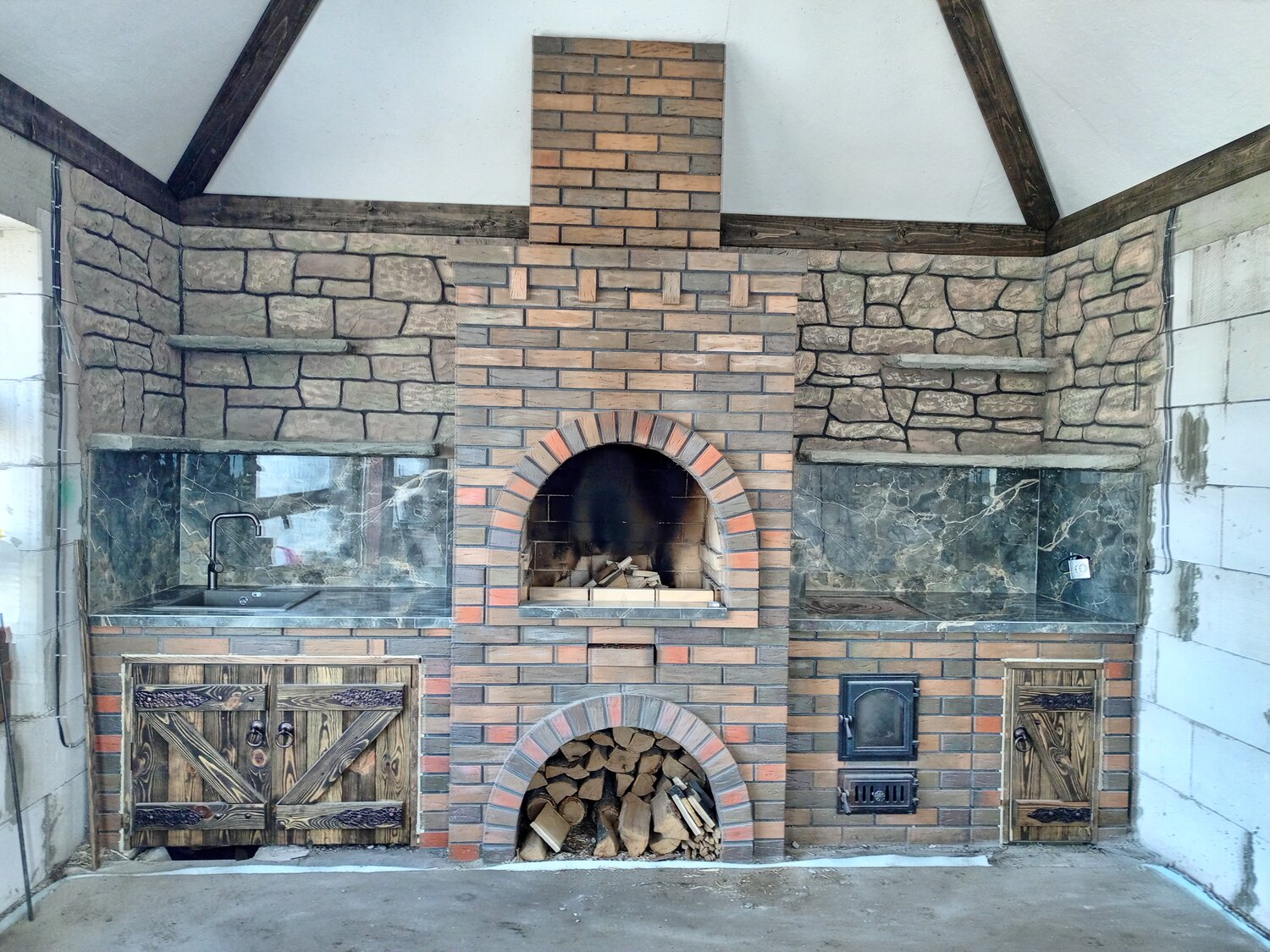 барбекю комплекс из кирпича под ключ, барбекю комплекс из кирпича, печи барбекю, барбекю комплекс, печь с мангалом