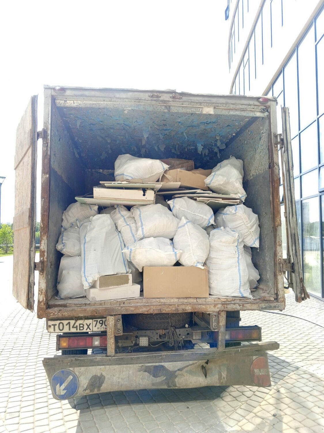 вывоз строительного мусора газель, вывоз мусора газель, вывоз строительного мусора, вывоз мусора с грузчиками, вывоз мусора