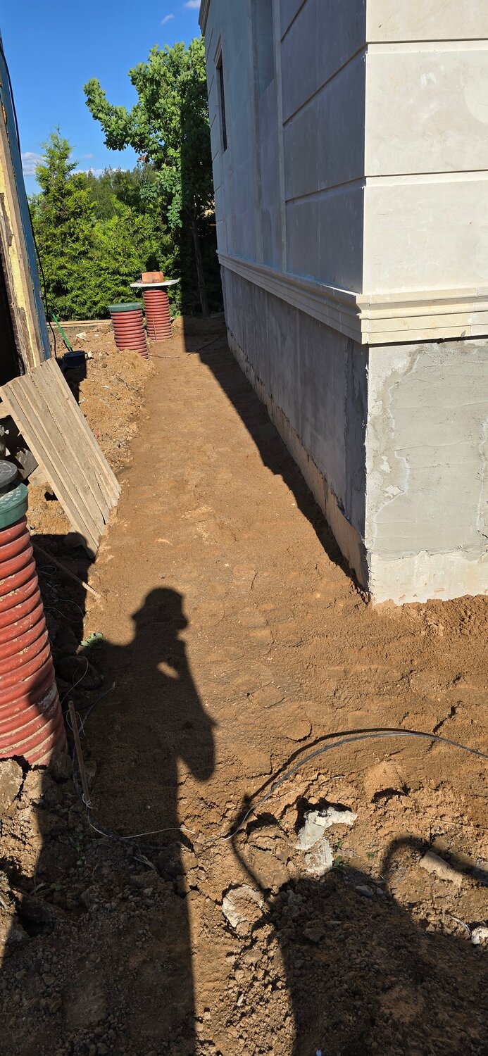 дренаж вокруг дома и отмостка, дренаж отмостка ливневка, дренаж под отмосткой, отмостка вокруг дома, обустройство отмостки