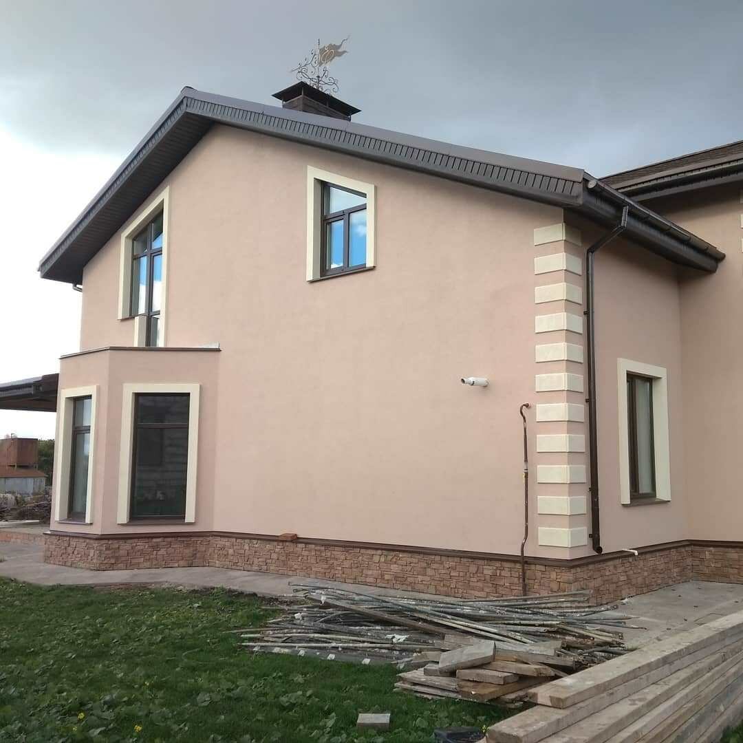 фасад дома штукатурка, фасад дома короед, фасад короед, мокрый фасад короед, оштукатуренный фасад