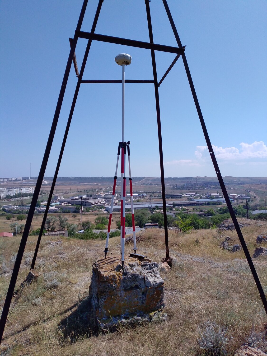 геодезический триангуляционный знак, геодезический тригопункт, геодезический знак пирамида, старинный геодезический знак, геодезический знак