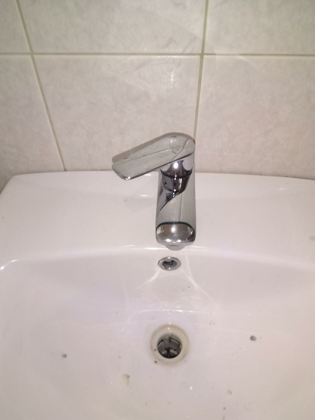 смеситель для раковины, смеситель для раковины (умывальника) grohe eurosmart 23324001 однорычажный хром, установка смесителя не по центру раковины, смеситель для раковины (умывальника) grohe euroeco 32881000 однорычажный, смеситель для раковины (умывальника) аква родос aqua 90773 однорычажный