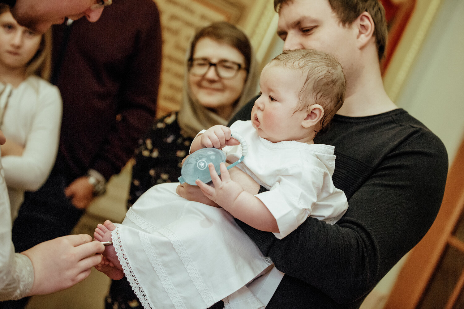 крестины, крещение ребенка, крестины малыша в соборе, таинство крещения, молдавские крестины
