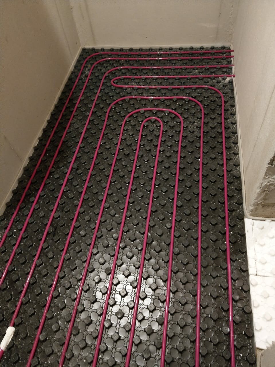 монтаж теплого пола, тёплый пол, теплый пол из радиаторов, укладка теплого пола улиткой, тёплый пол водяной чугунные батареии