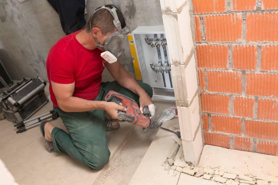 алмазная резка, алмазное штробление, электрика алмазная резка штробление бетона для проводки кабеля шнура, алмазная резка бетона, хилти алмазная резка нитью