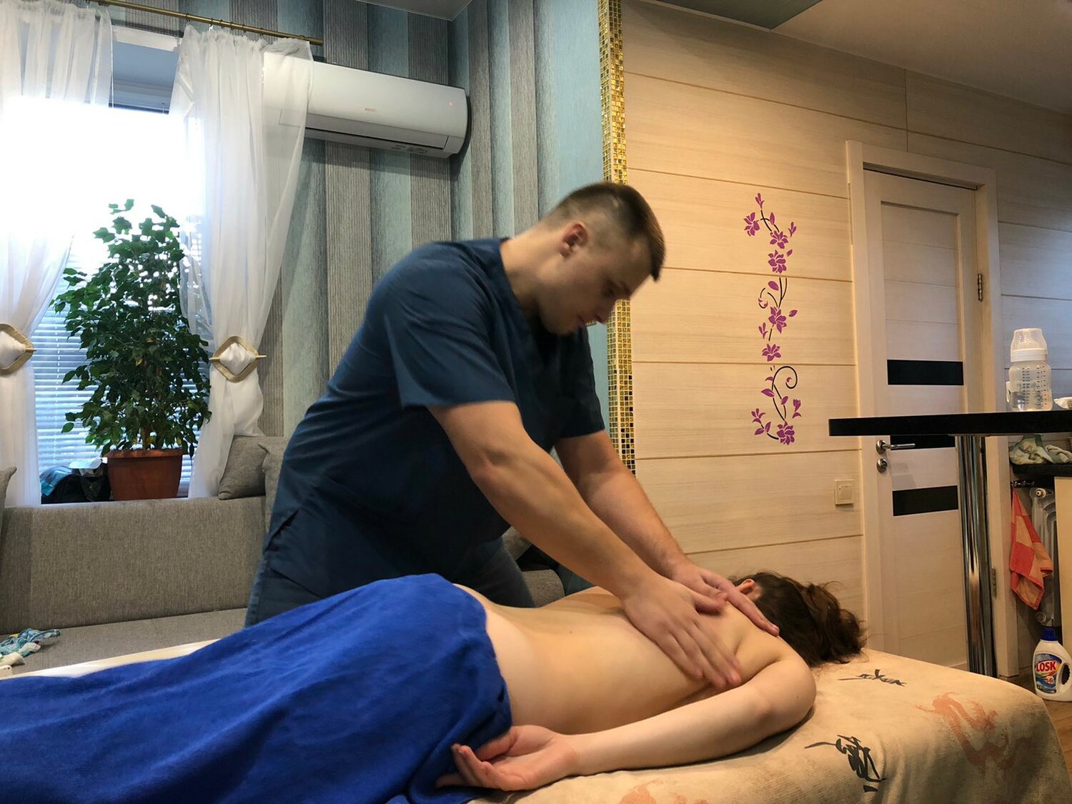 массажист, массаж, массажист профи, мануальная терапия, массажный салон